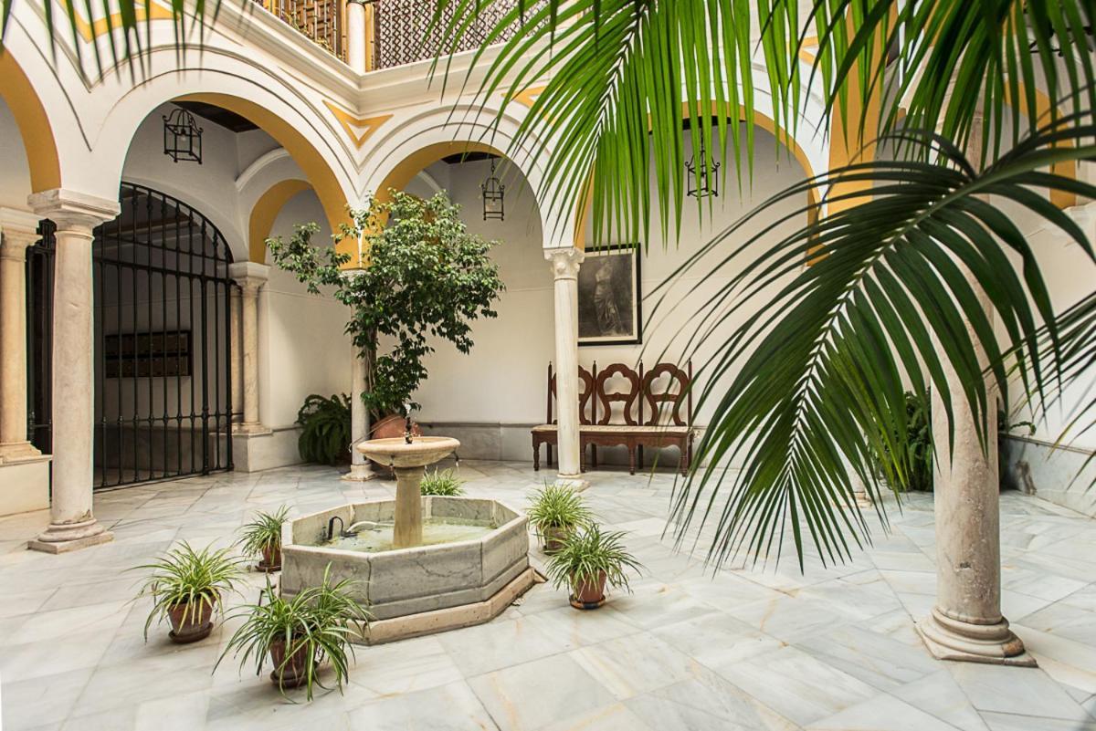 Magico Apartamento En Casa Palacio Del Siglo XVII Seville Exterior photo
